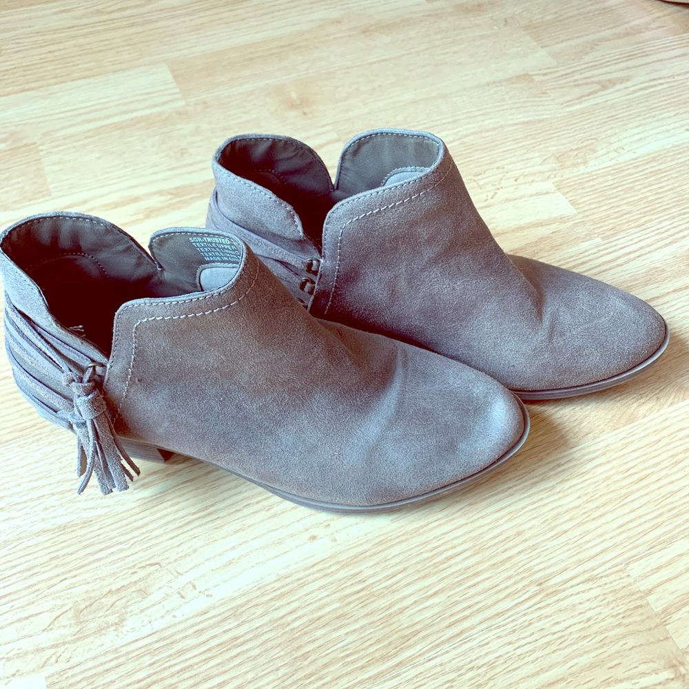 Booties 9.     SOLD